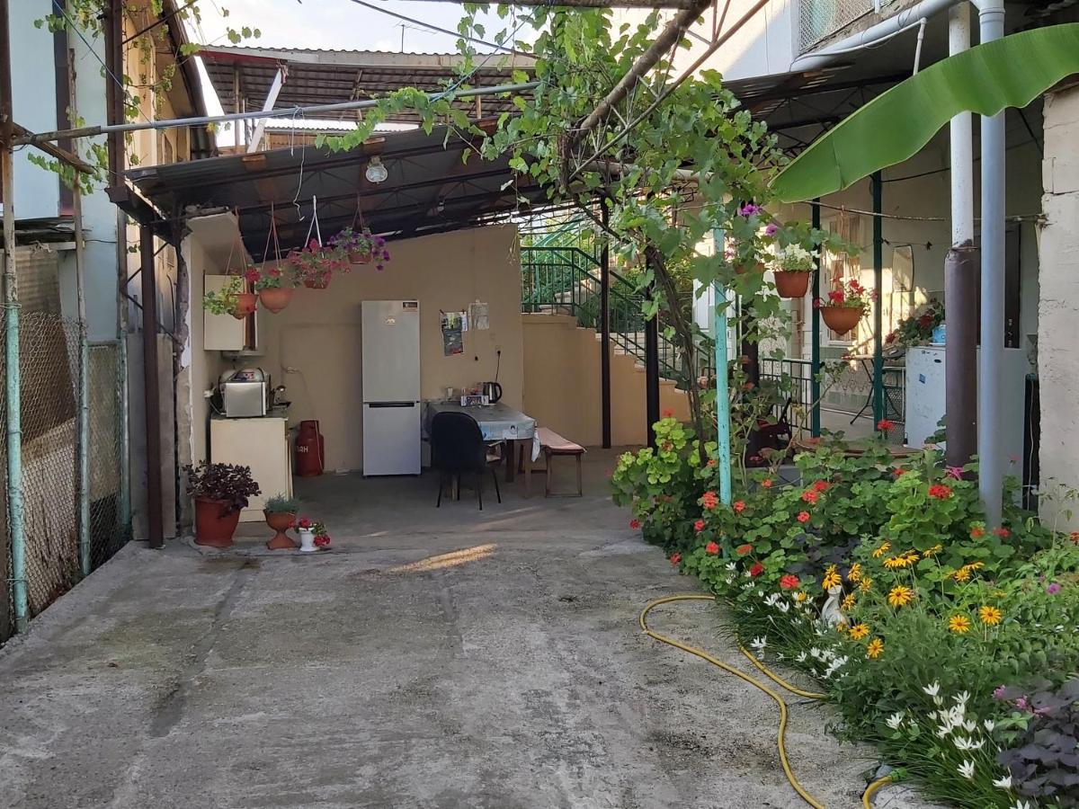 Na Shapsug Guest House Gagra Exterior foto