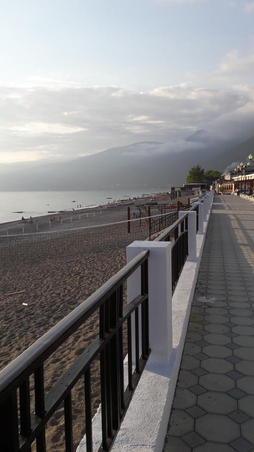 Na Shapsug Guest House Gagra Exterior foto